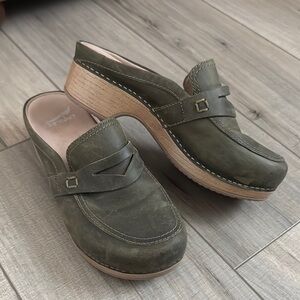 Dansko Bel Green Leather Women's Mule